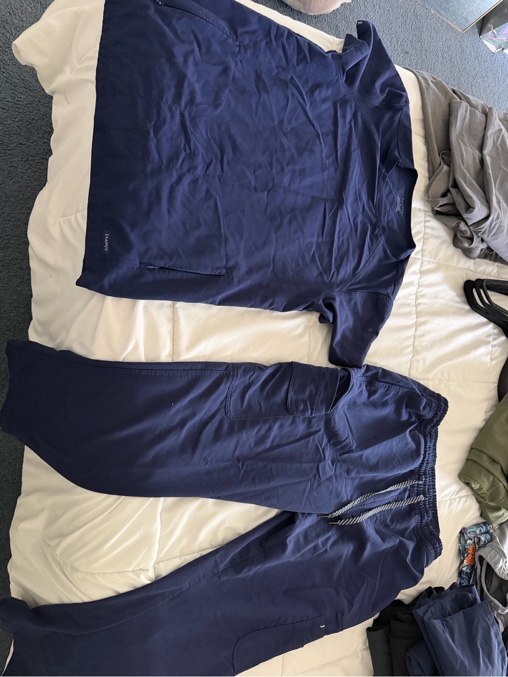 Jaanuu Navy Men's Jogger Scrub Set